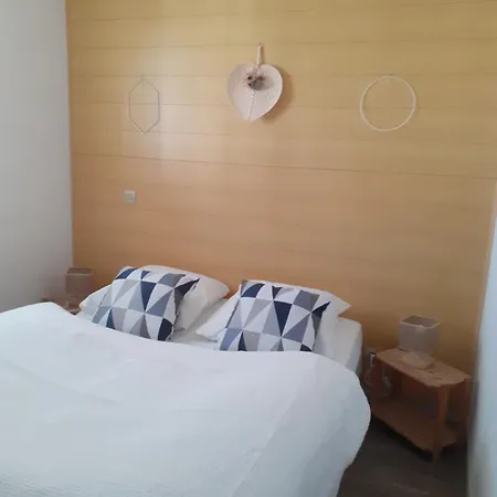 T2 Classes, Climatises, Au 2eme Et 3eme Etage Avec Ascenseur, Vue Panoramique, Parking, Piscine, Wifi דירה