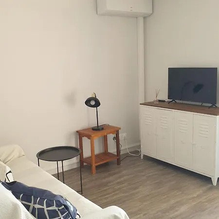 T2 Classes, Climatises, Au 2eme Et 3eme Etage Avec Ascenseur, Vue Panoramique, Parking, Piscine, Wifi בלרוק-לה-באינס