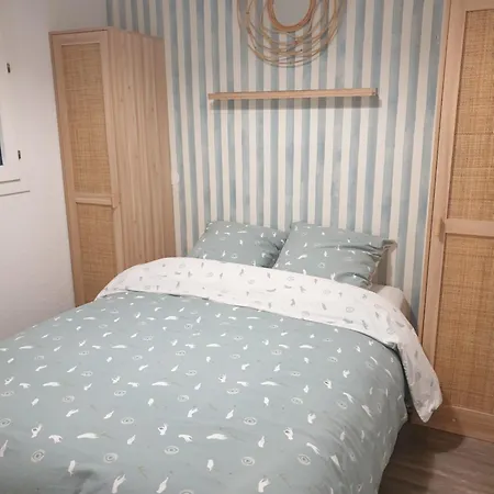 T2 Classes, Climatises, Au 2eme Et 3eme Etage Avec Ascenseur, Vue Panoramique, Parking, Piscine, Wifi דירה *