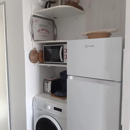 T2 Classes, Climatises, Au 2eme Et 3eme Etage Avec Ascenseur, Vue Panoramique, Parking, Piscine, Wifi