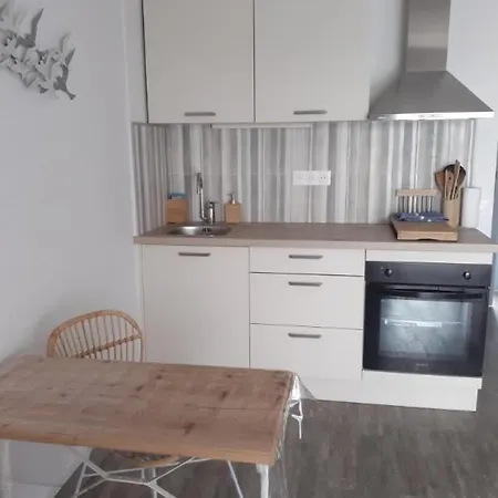 Διαμέρισμα T2 Ou Classes, Climatises, Au 2eme Et 3eme Etage Avec Ascenseur, Vue Panoramique, Parking, Piscine, Wifi *