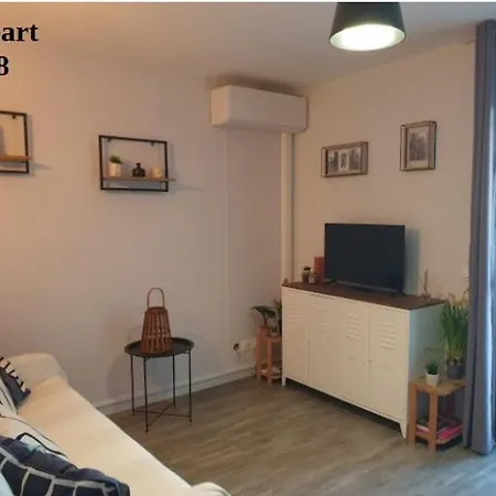 Апартаменты T2 Classes, Climatises, Au 2eme Et 3eme Etage Avec Ascenseur, Vue Panoramique, Parking, Piscine, Wifi