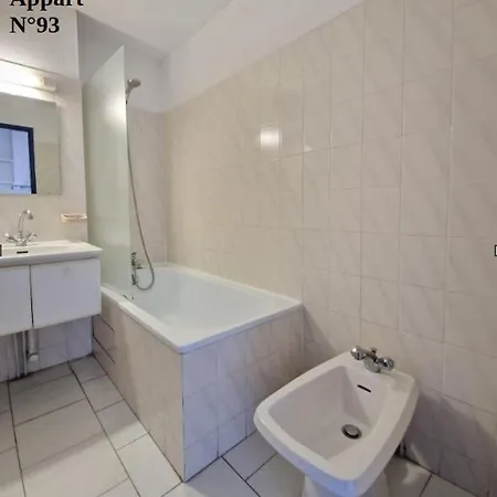 T2 Classes, Climatises, Au 2eme Et 3eme Etage Avec Ascenseur, Vue Panoramique, Parking, Piscine, Wifi Баларук-ле-Бен