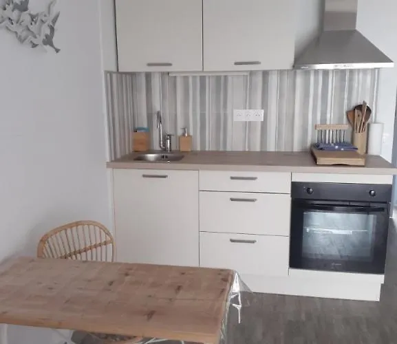 Apartament T2 Ou Classes, Climatises, Au 2eme Et 3eme Etage Avec Ascenseur, Vue Panoramique, Parking, Piscine, Wifi *